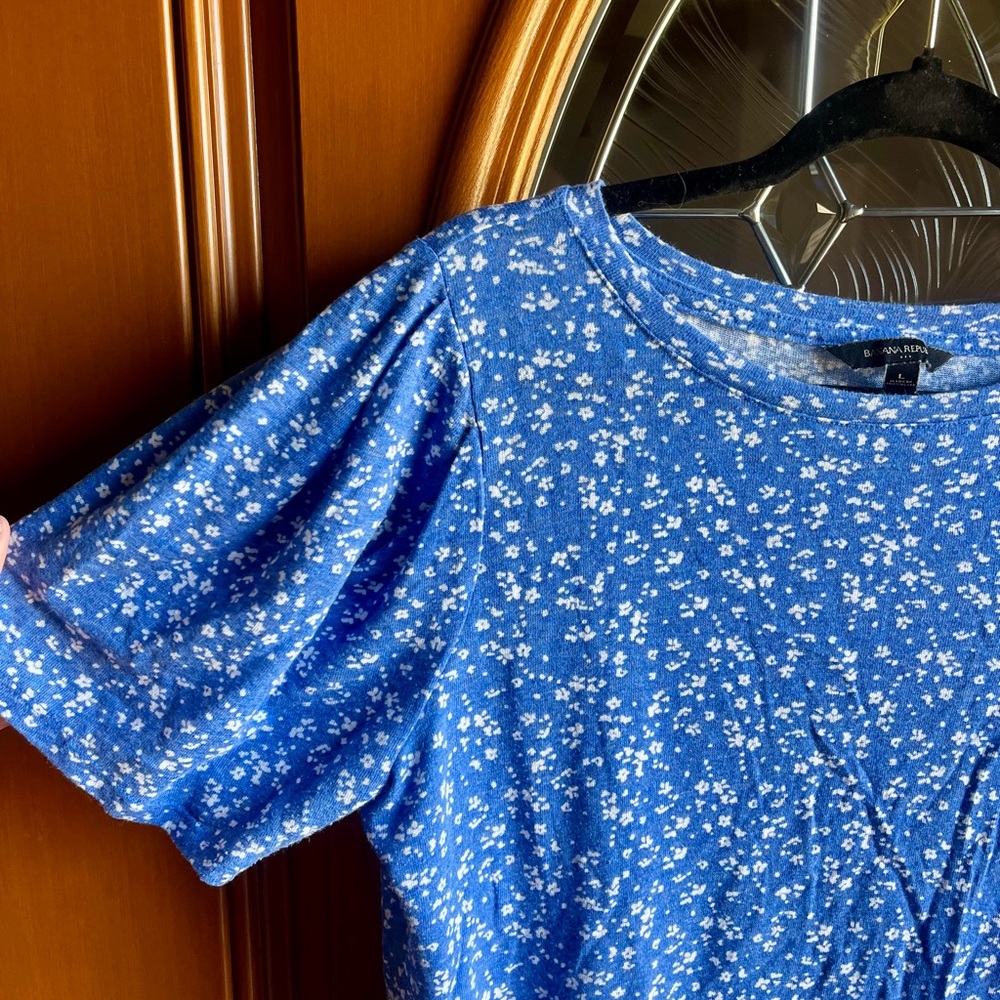 Banana Republic Women’s Blue Floral Crewneck Top With Balloon Sleeves Size Large - Picture 3 of 4